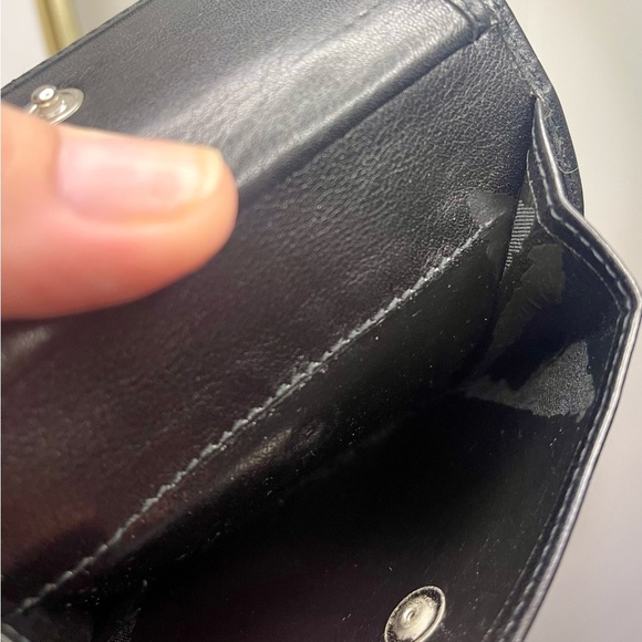 Salvador Ferragamo black bifold wallet. - Picture 7 of 9